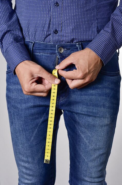 mengukur zakar lelaki dengan sentimeter
